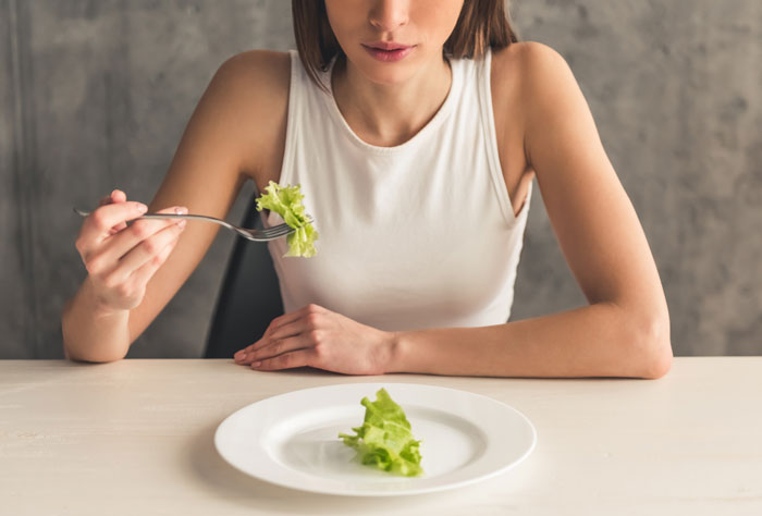 Vol 43 医師監修 糖質制限が便秘の原因に 解消のカギを握る食物繊維を上手に摂取しよう コラム 便秘解消 酸化マグネシウムe便秘薬 健栄製薬