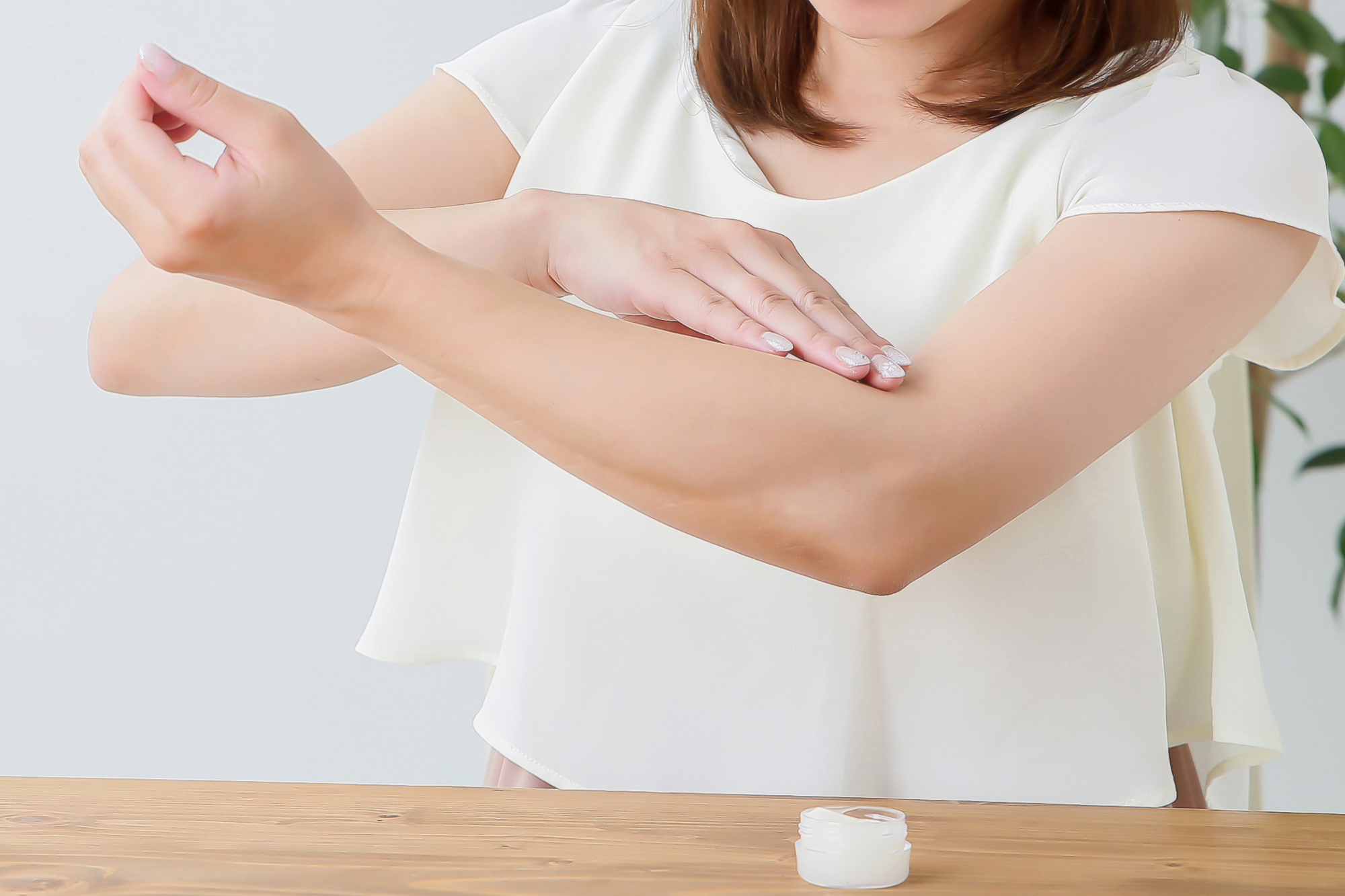 医師監修 ガサガサ肌に強いかゆみ つらい症状に悩まされる乾燥性湿疹について解説 乾燥肌 健栄生活 医師監修 ガサガサ肌に強いかゆみ つらい症状に悩まされる乾燥性湿疹について解説 乾燥肌 健栄生活