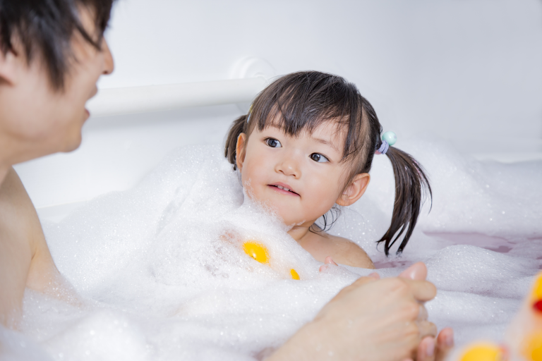 【医師監修】ノロウイルスはお風呂でうつる？ 子どもも大人も注意したい入浴に関するポイント