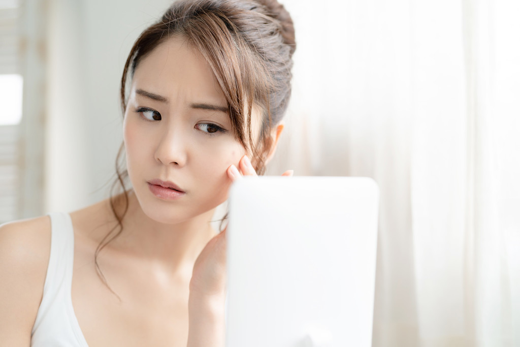 医師監修 乾燥肌と年齢の関係は パサつく原因やスキンケアのポイントを紹介 健栄生活 医師監修 乾燥肌と年齢の関係は パサつく原因やスキンケアのポイントを紹介 健栄生活