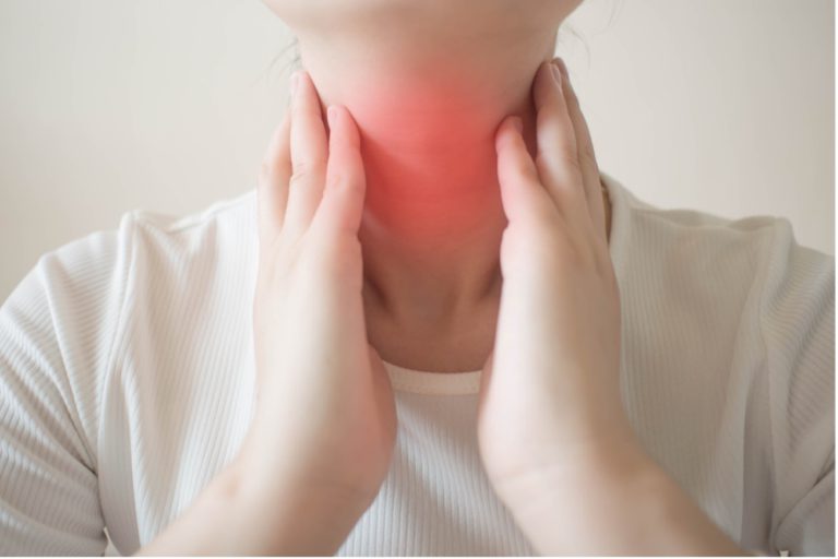 【医師監修】インフルエンザで喉の痛みが出ることはある？風邪との違いや対処法も解説