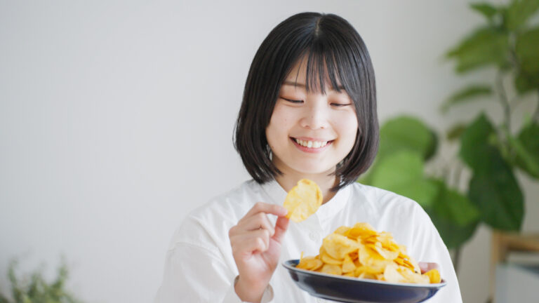 便秘の方はお菓子の栄養素をチェック！好きなものを我慢せずに便秘解消するポイント