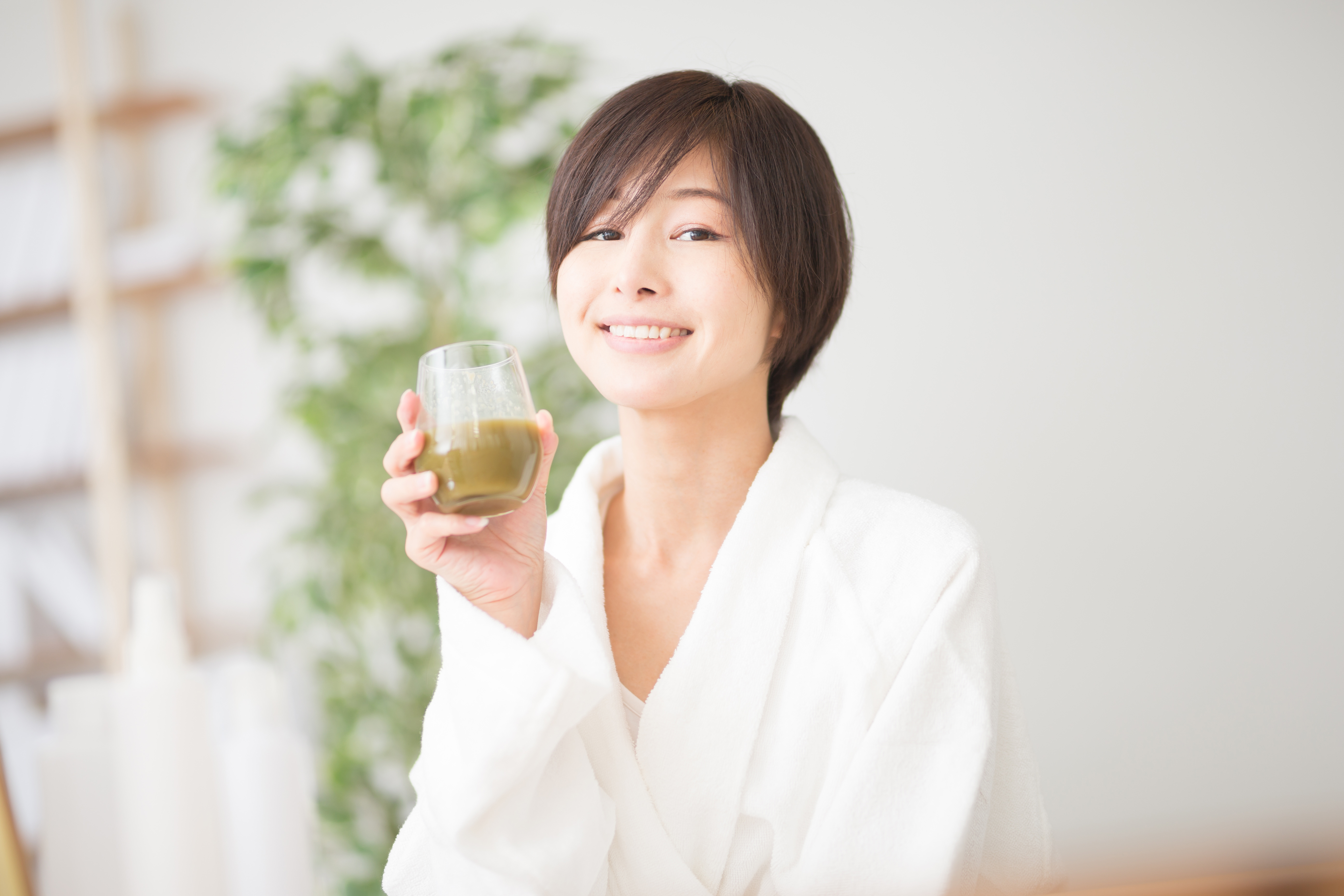 野菜ジュースで便秘は改善できる？腸内環境を整える食べ物や飲み物を紹介