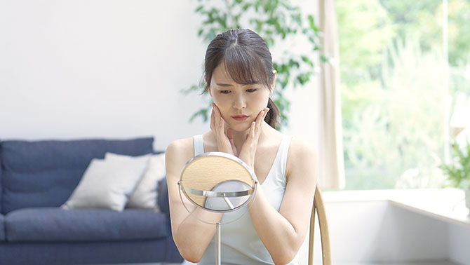 敏感肌の原因とは？乾燥肌との違い・刺激から肌を守る方法を解説