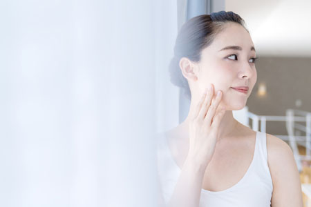 【医師監修】洗顔後につっぱるのは乾燥肌が原因？正しいスキンケア方法についても解説