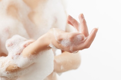 ボディーソープが乾燥肌の一因になる？選び方のポイントと入浴時のコツを解説