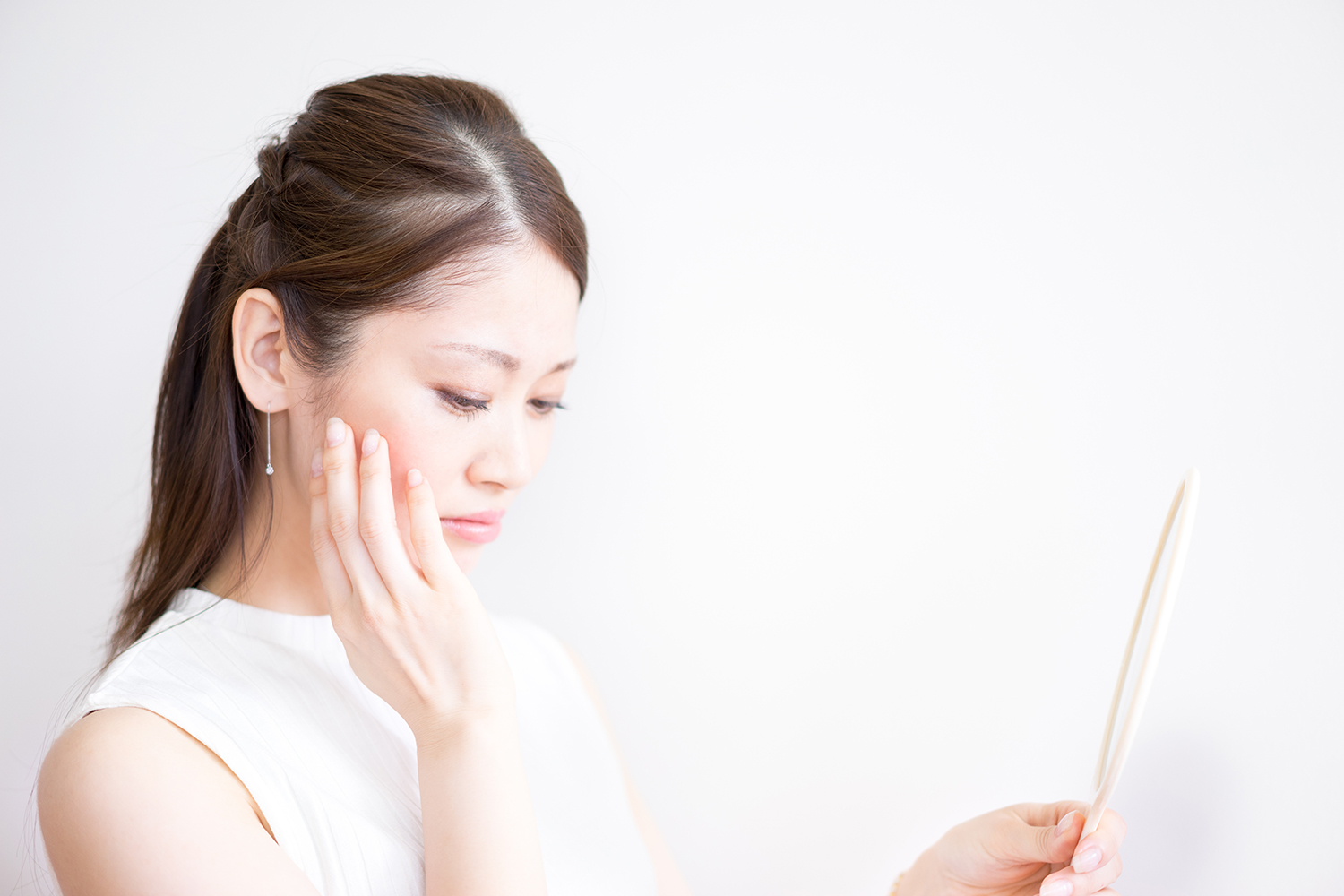 毛穴の開きの原因は？適切なスキンケアや改善方法を紹介