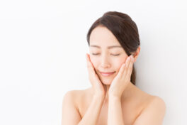 ヘパリン類似物質は顔にも使える？使い方や期待できる効果を解説