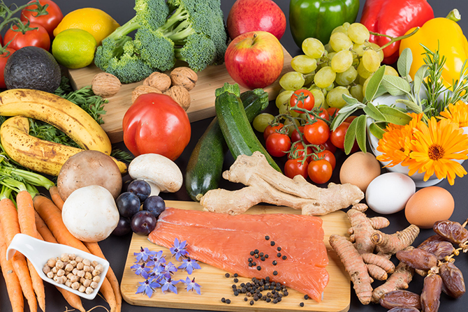 ニキビ改善におすすめのビタミンは？食べ物や生活習慣を見直して肌を整えよう