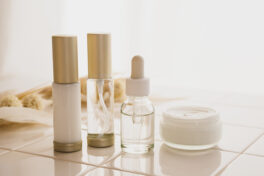 【医師監修】美容液を使う順番は?種類や効果的な使い方を詳しく解説