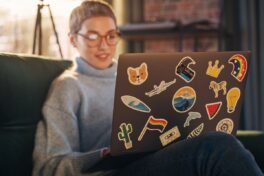 シールをきれいにはがすには？おすすめのアイテムとシール跡の対処法を紹介