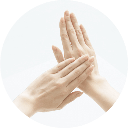 手の甲にもすり込む。