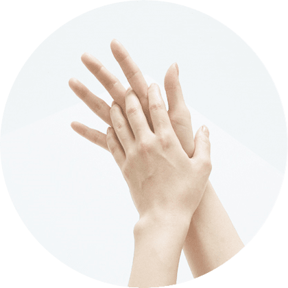 指の間にもすり込む。