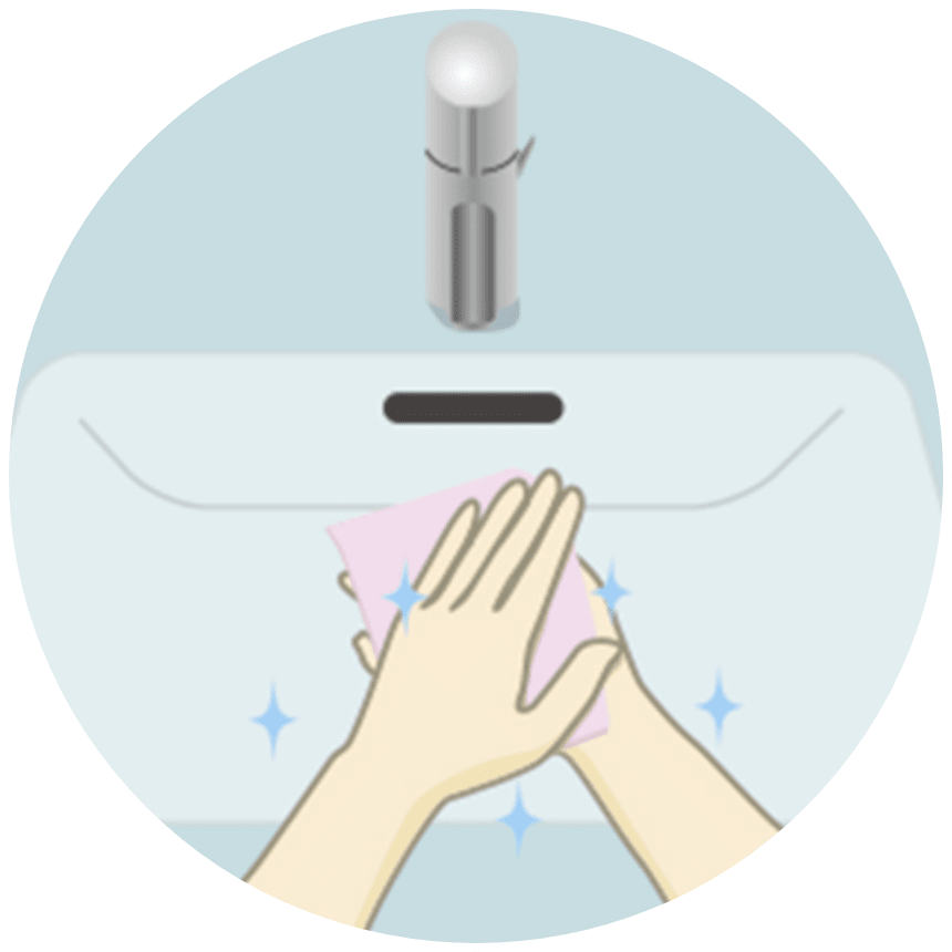 清潔なハンカチやタオルなどで水を十分拭き取って手を乾燥させます。