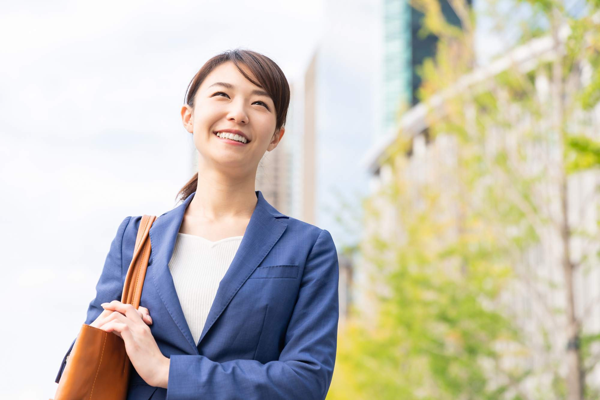 出勤する女性